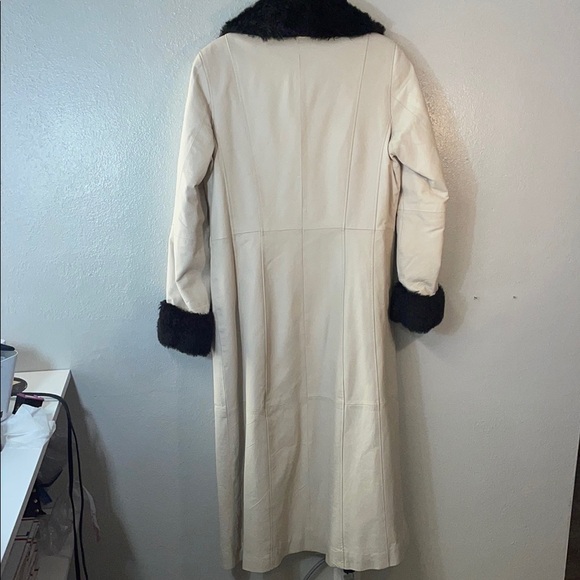 Elegant White Leather Jacket with Black Accents - Picture 8 of 16